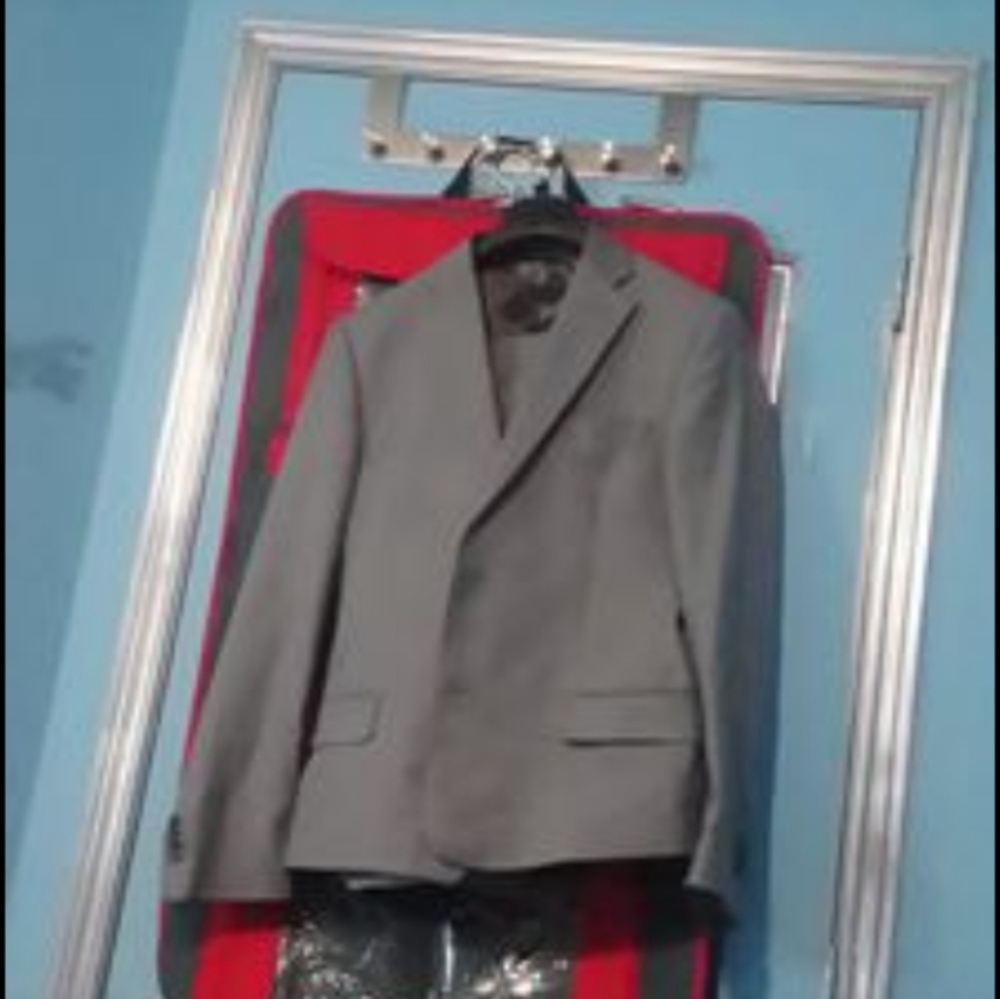 Saks off fifth suit